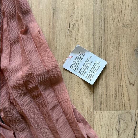 ASOS Elegant Pink Pleated Dress - Picture 3 of 6